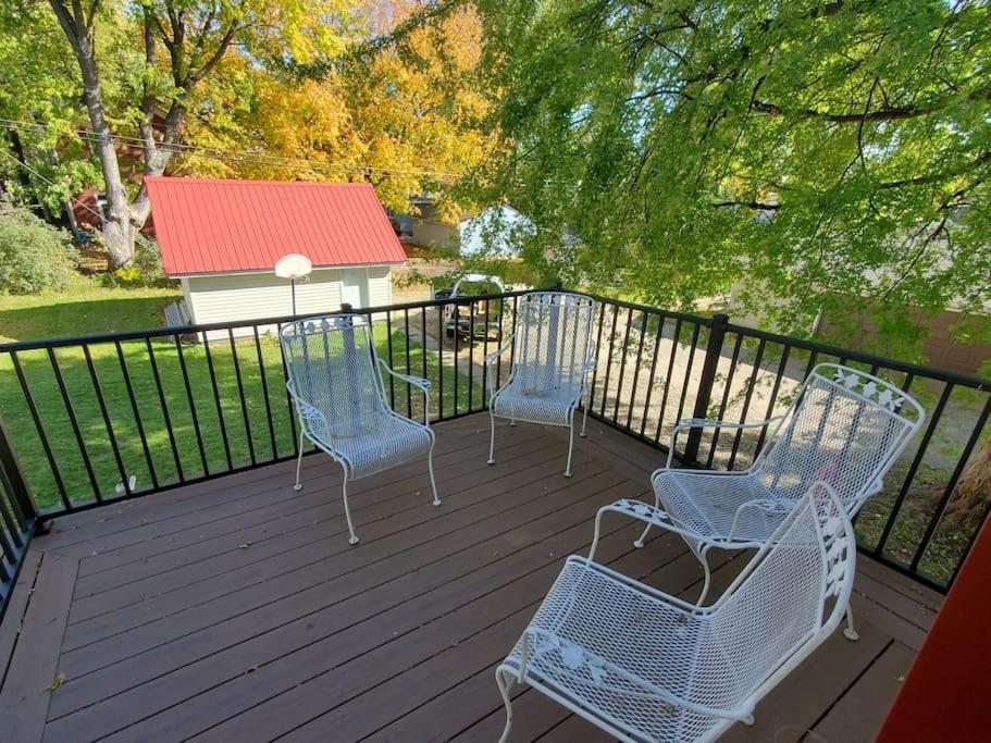 Glencoe-Freshly Remodeled-Pets Ok-4 Bedrooms-Grill Exterior photo
